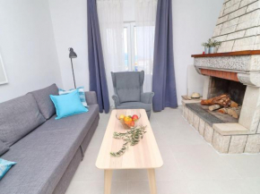 Holiday Home Rosemary-Three Bedroom Holiday Home with Terrace and Partial Sea View